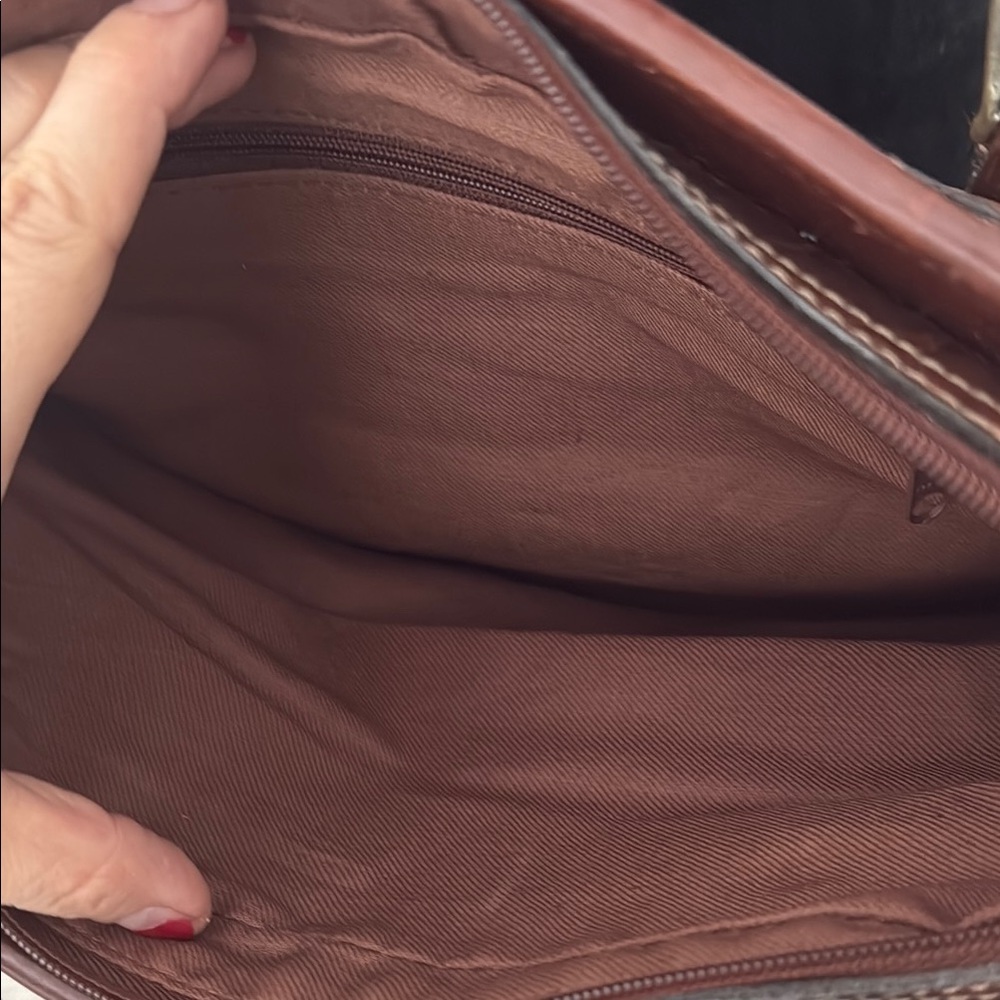 Elegant Brown Leather Shoulder Bag - Picture 4 of 7